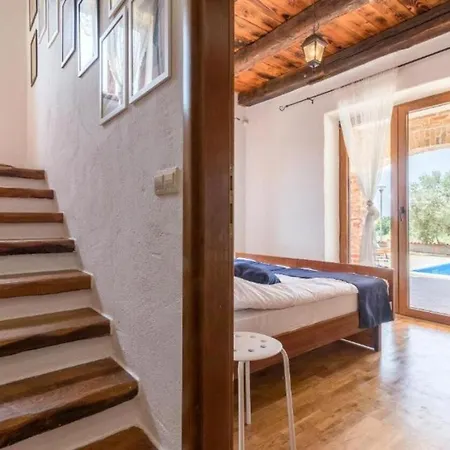 Sole In Istria For 10 People With 4 Beedrooms And Private Pool Butkovići