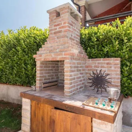 Sole In Istria For 10 People With 4 Beedrooms And Private Pool Villa