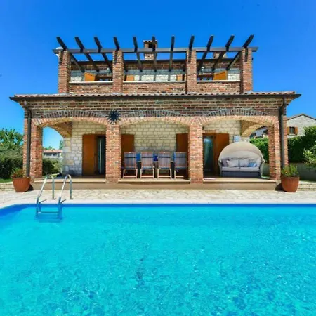 Sole In Istria For 10 People With 4 Beedrooms And Private Pool Villa